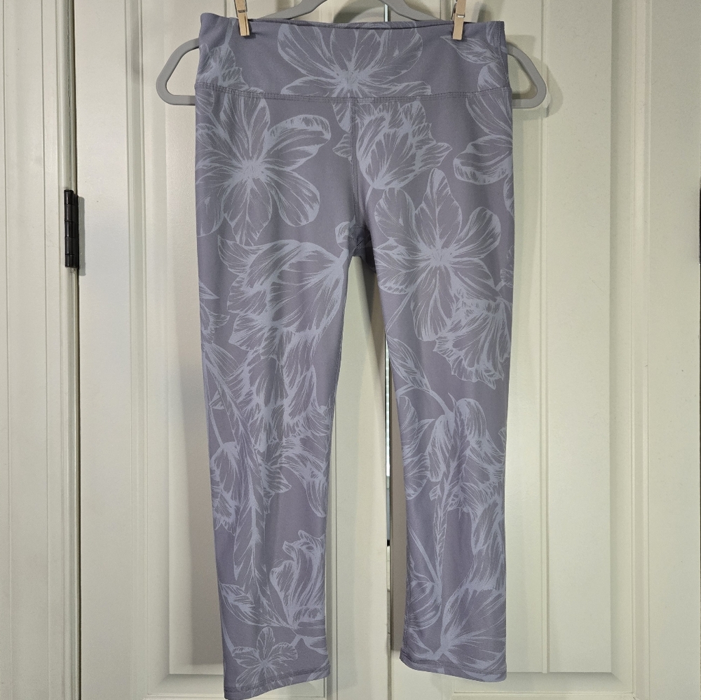 Fabletics Define Power Hold‎ Mid-Rise Capri Size Small